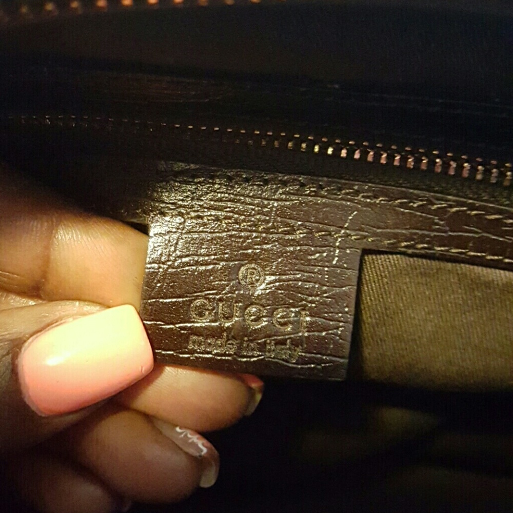 Vintage Well Loved Gucci Bag - Picture 5 of 11